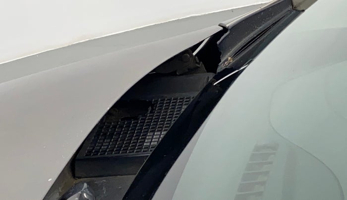 2016 Renault Kwid RXT 0.8, Petrol, Manual, 45,277 km, Bonnet (hood) - Cowl vent panel has minor damage