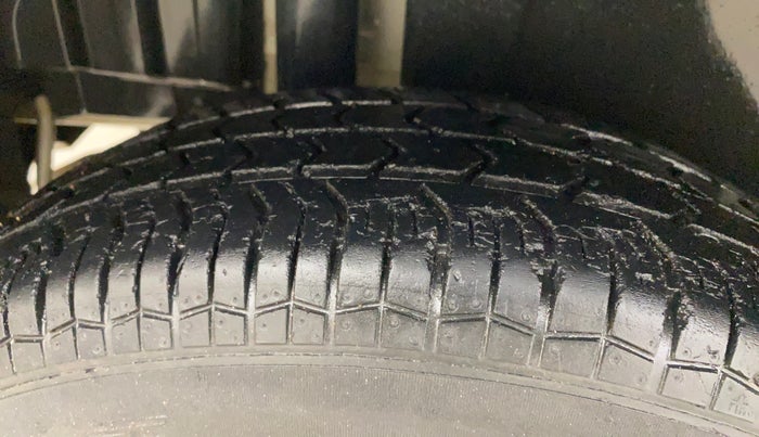 2015 Maruti Swift VXI, Petrol, Manual, 63,587 km, Right Rear Tyre Tread