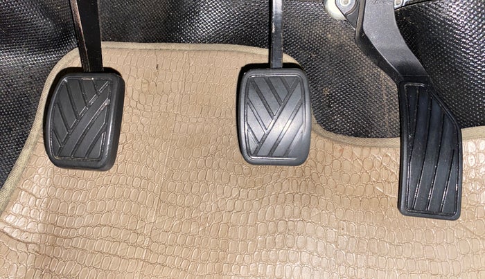 2015 Maruti Swift VXI, Petrol, Manual, 63,587 km, Pedals