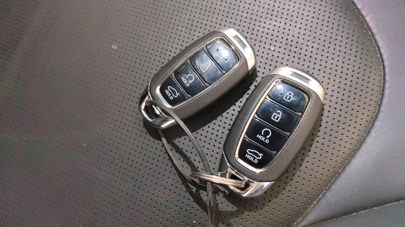 2024 Hyundai Verna SX (O) 1.5 TURBO PETROL DCT, Petrol, Automatic, 55,957 km, Key Close Up