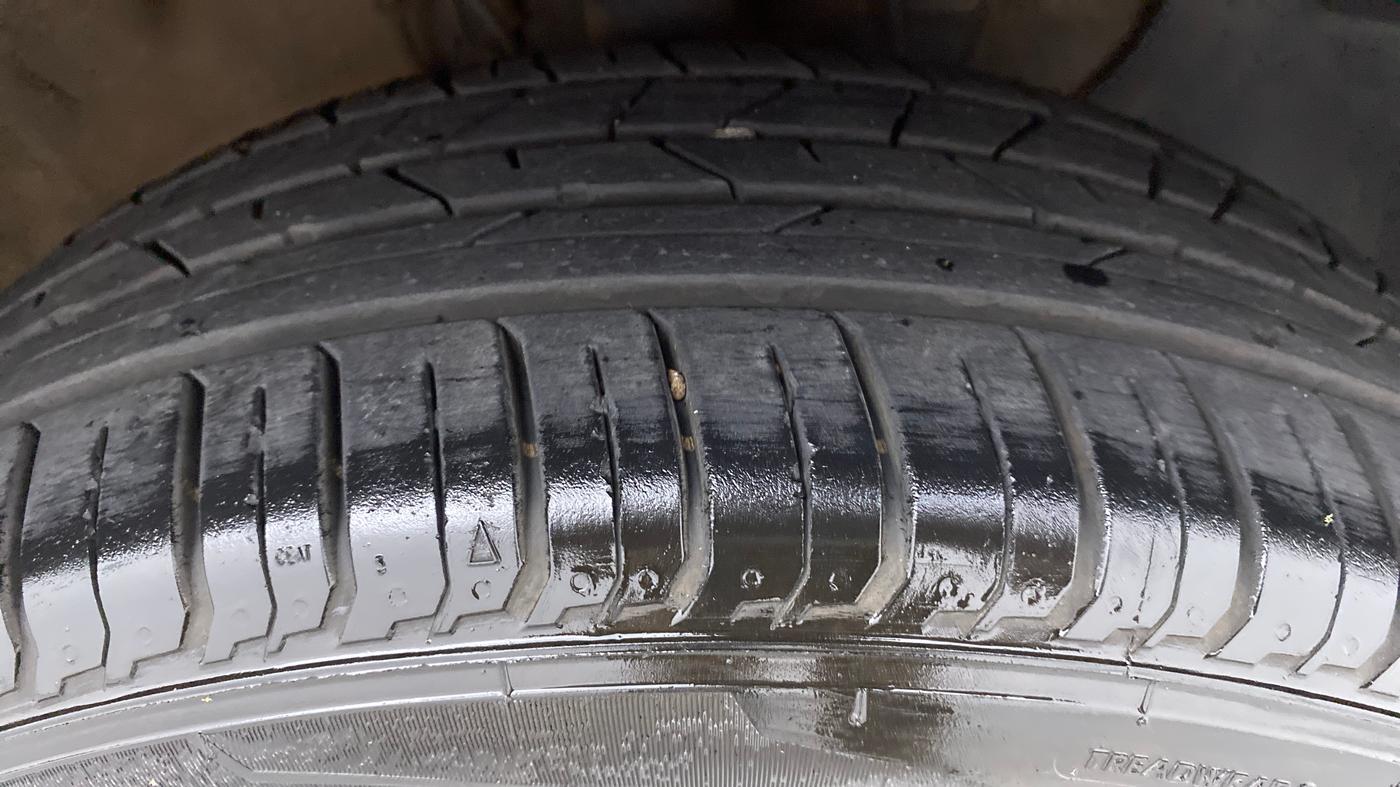 2017 Hyundai Elite i20 ASTA 1.2 (O), Petrol, Manual, 35,995 km, Right Front Tyre Tread