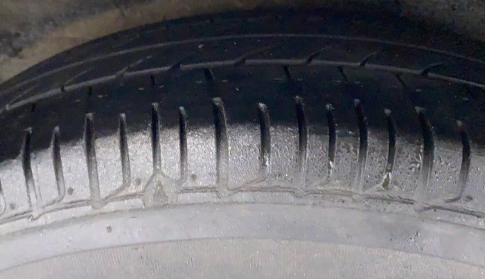2011 Hyundai i10 MAGNA 1.2, Petrol, Manual, 60,372 km, Right Rear Tyre Tread