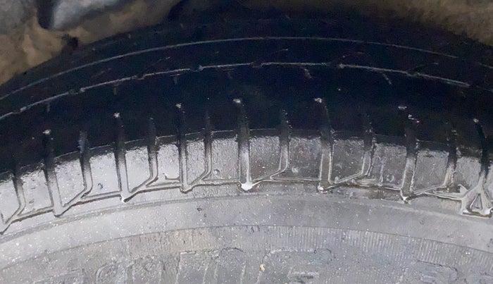2011 Hyundai i10 MAGNA 1.2, Petrol, Manual, 60,372 km, Left Rear Tyre Tread
