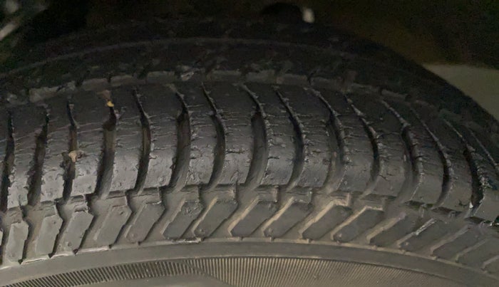 2015 Maruti Alto K10 VXI, Petrol, Manual, 27,789 km, Left Front Tyre Tread
