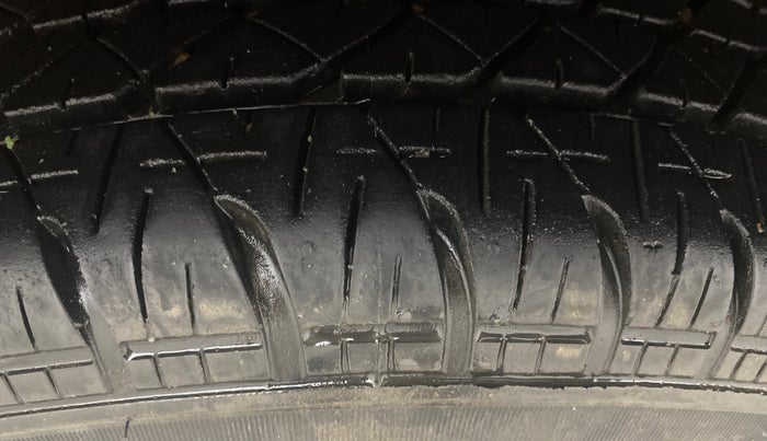 2014 Maruti Ritz VXI, Petrol, Manual, 76,020 km, Left Front Tyre Tread