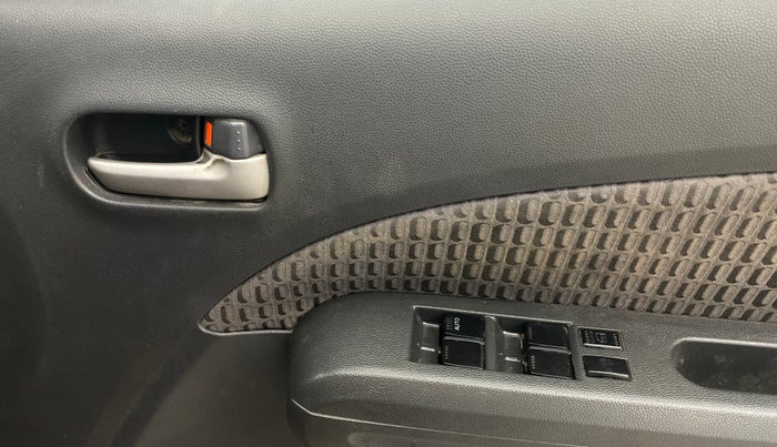 2014 Maruti Ritz VXI, Petrol, Manual, 76,020 km, Driver Side Door Panels Control