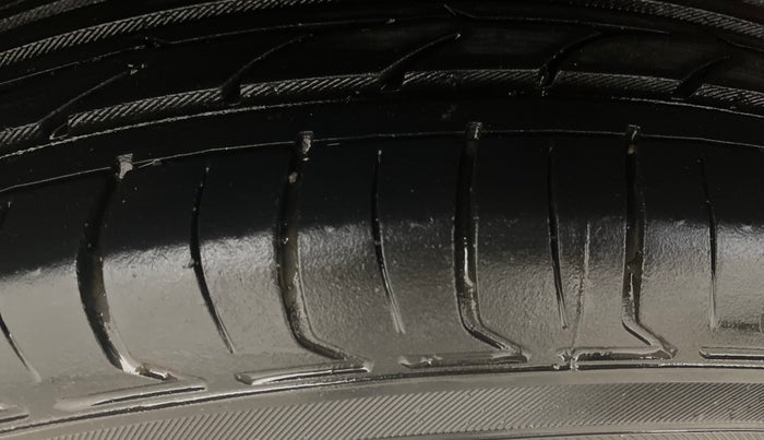 2014 Maruti Ritz VXI, Petrol, Manual, 76,020 km, Right Rear Tyre Tread