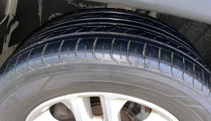 2017 Jeep Compass LIMITED 2.0 DIESEL 4X4, Diesel, Manual, 66,425 km, Left Front Tyre Tread