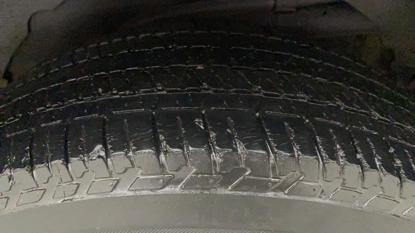 2014 Mahindra XUV500 W8, Diesel, Manual, 87,659 km, Left Rear Tyre Tread