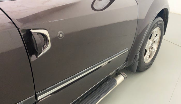 2014 Mahindra XUV500 W8, Diesel, Manual, 87,659 km, Driver-side door - Slightly dented