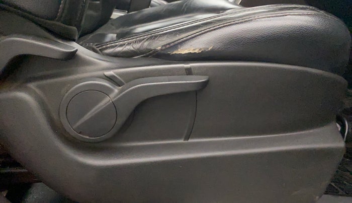 2014 Mahindra XUV500 W8, Diesel, Manual, 87,659 km, Driver Side Adjustment Panel