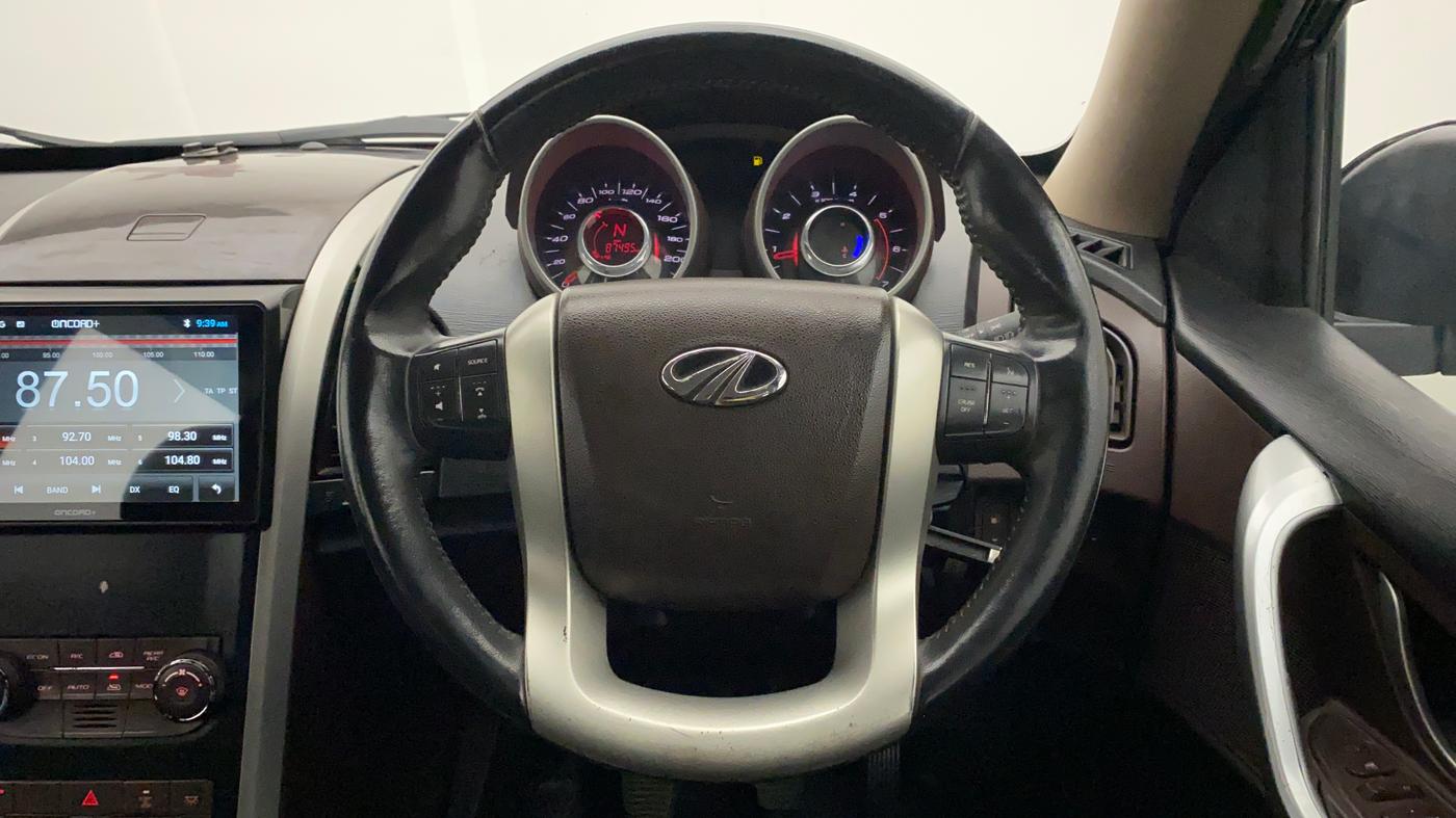 2014 Mahindra XUV500 W8, Diesel, Manual, 87,659 km, Steering Wheel Close Up