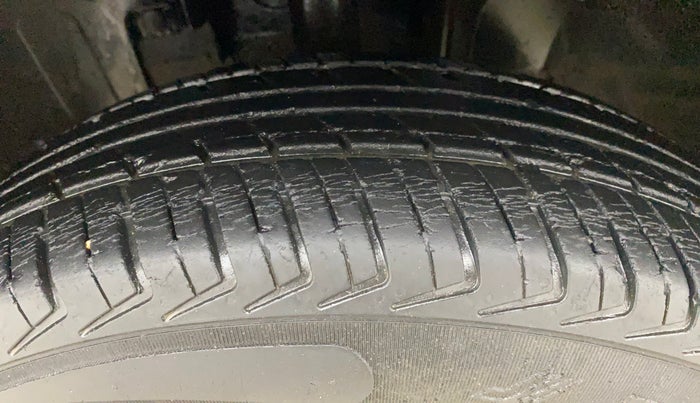 2017 Renault Kwid RXT 0.8, Petrol, Manual, 34,793 km, Left Front Tyre Tread
