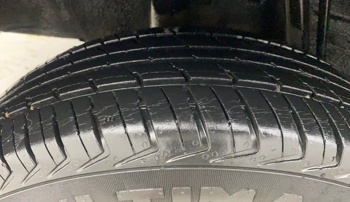 2017 Renault Kwid RXT 0.8, Petrol, Manual, 34,793 km, Right Rear Tyre Tread