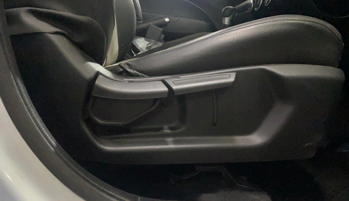 2022 Hyundai VENUE SX PLUS 1.0 TURBO DCT, Petrol, Automatic, 11,386 km, Driver Side Adjustment Panel