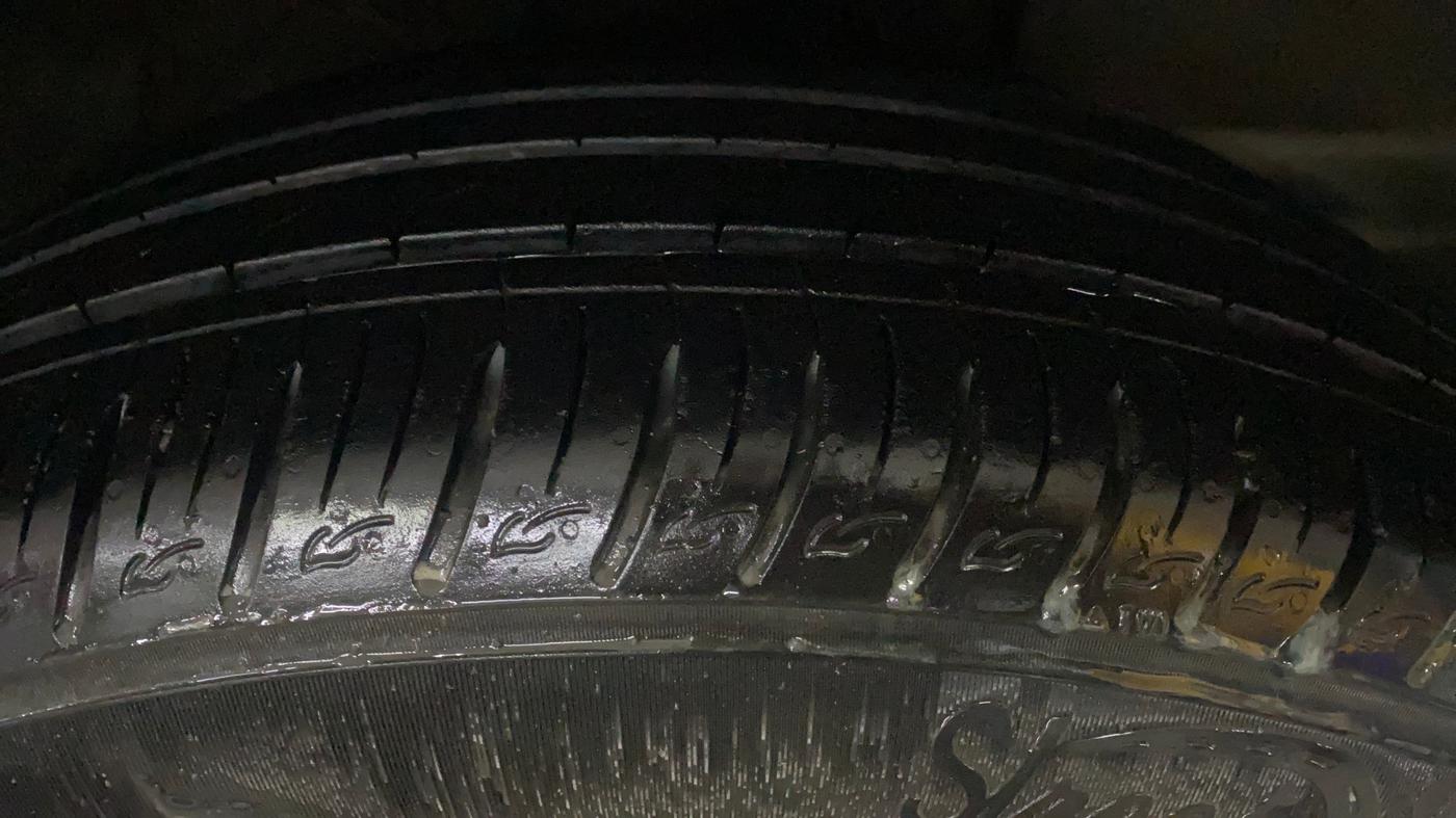 2022 Hyundai VENUE SX PLUS 1.0 TURBO DCT, Petrol, Automatic, 11,386 km, Right Front Tyre Tread