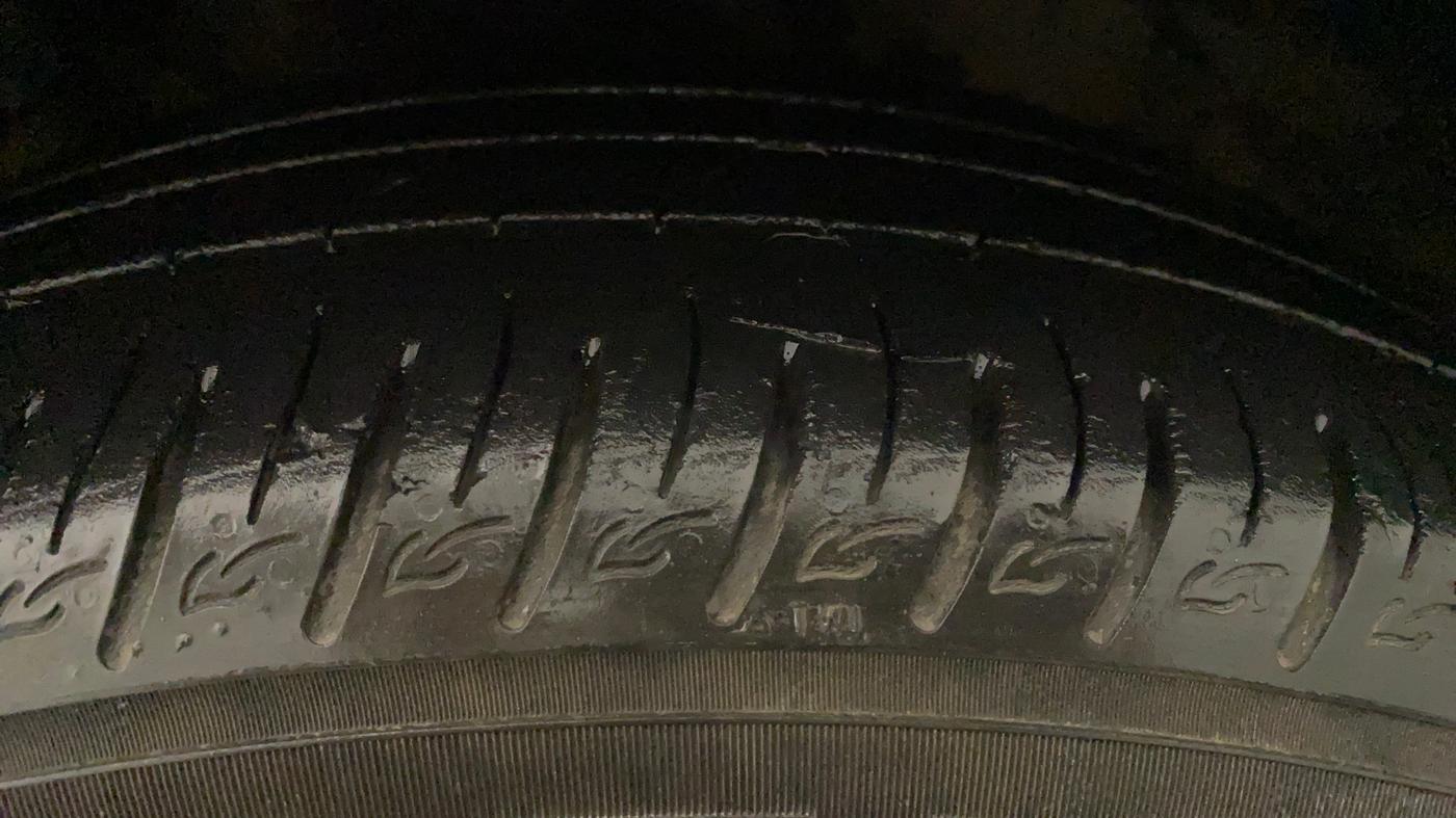 2021 Hyundai VENUE SX PLUS 1.0 TURBO DCT, Petrol, Automatic, 36,818 km, Left Front Tyre Tread