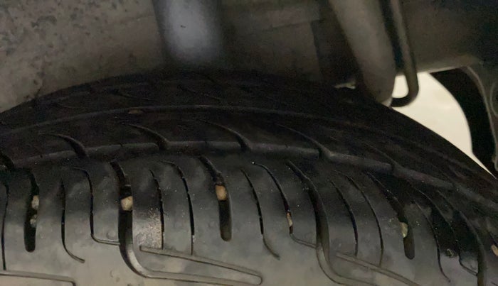 2016 Maruti Celerio VXI, Petrol, Manual, 90,250 km, Left Rear Tyre Tread