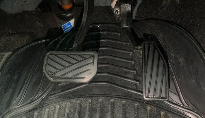 2016 Maruti Baleno DELTA CVT PETROL 1.2, Petrol, Automatic, 77,370 km, Pedals