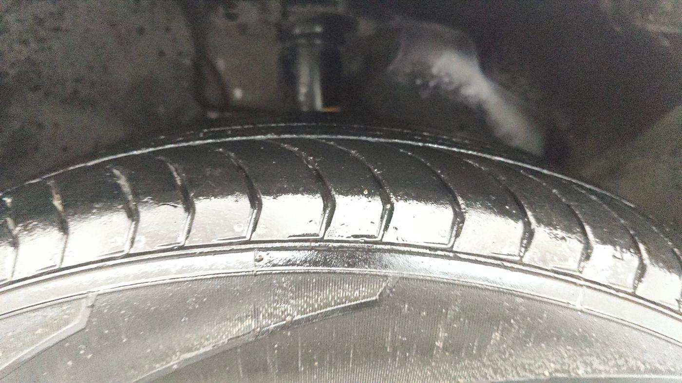 2019 Ford Ecosport TITANIUM + 1.5L PETROL AT, CNG, Automatic, 1,07,110 km, Right Front Tyre Tread