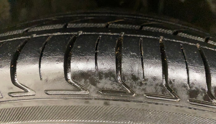 2017 Maruti IGNIS ZETA 1.2 DUAL TONE, Petrol, Manual, 66,130 km, Right Front Tyre Tread