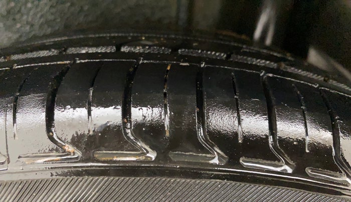 2017 Maruti IGNIS ZETA 1.2 DUAL TONE, Petrol, Manual, 66,130 km, Left Rear Tyre Tread