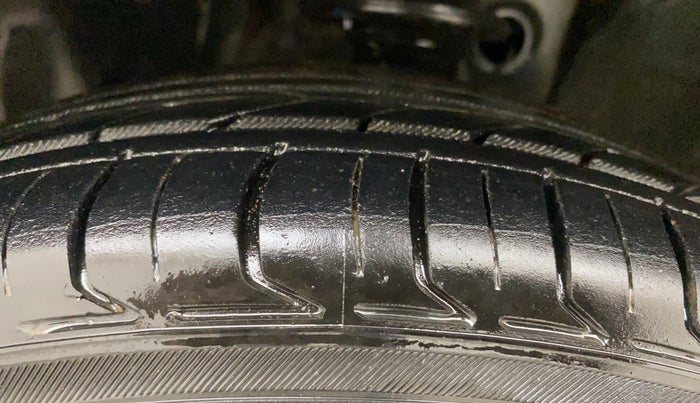 2017 Maruti IGNIS ZETA 1.2 DUAL TONE, Petrol, Manual, 66,130 km, Left Front Tyre Tread