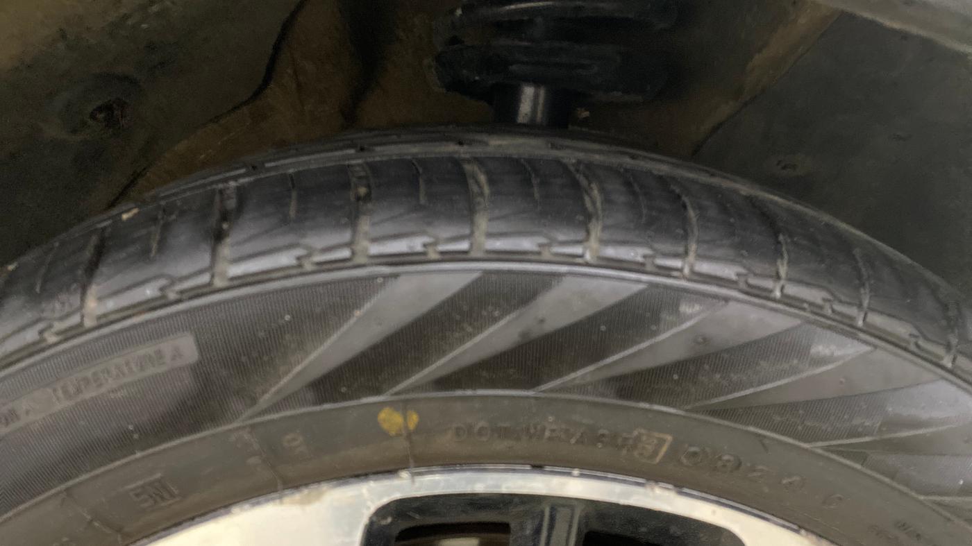 2021 MG HECTOR PLUS SHARP 2.0 DIESEL TURBO MT 6-STR, Diesel, Manual, 77,500 km, Right Front Tyre Tread