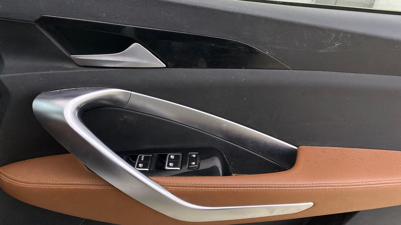 2021 MG HECTOR PLUS SHARP 2.0 DIESEL TURBO MT 6-STR, Diesel, Manual, 77,500 km, Driver Side Door Panels Control