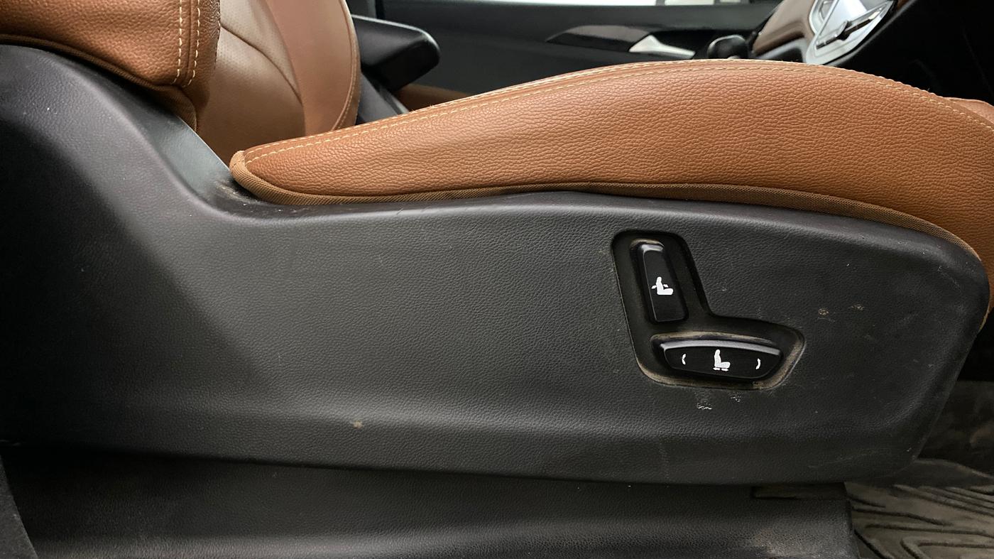 2021 MG HECTOR PLUS SHARP 2.0 DIESEL TURBO MT 6-STR, Diesel, Manual, 77,500 km, Driver Side Adjustment Panel