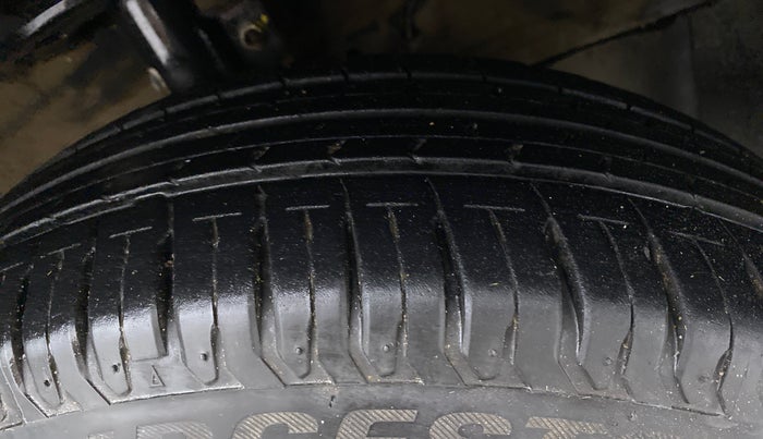 2020 Maruti XL6 ALPHA SHVS  MT, Petrol, Manual, 11,789 km, Right Front Tyre Tread