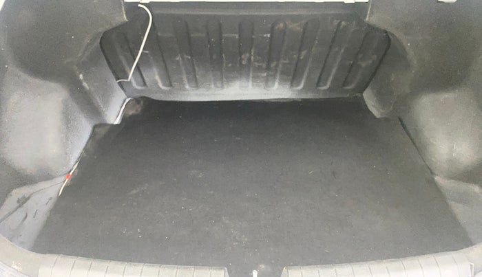 2014 Hyundai Xcent SX 1.2 (O), Petrol, Manual, 74,724 km, Boot Inside