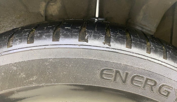 2014 Hyundai Xcent SX 1.2 (O), Petrol, Manual, 74,724 km, Left Rear Tyre Tread