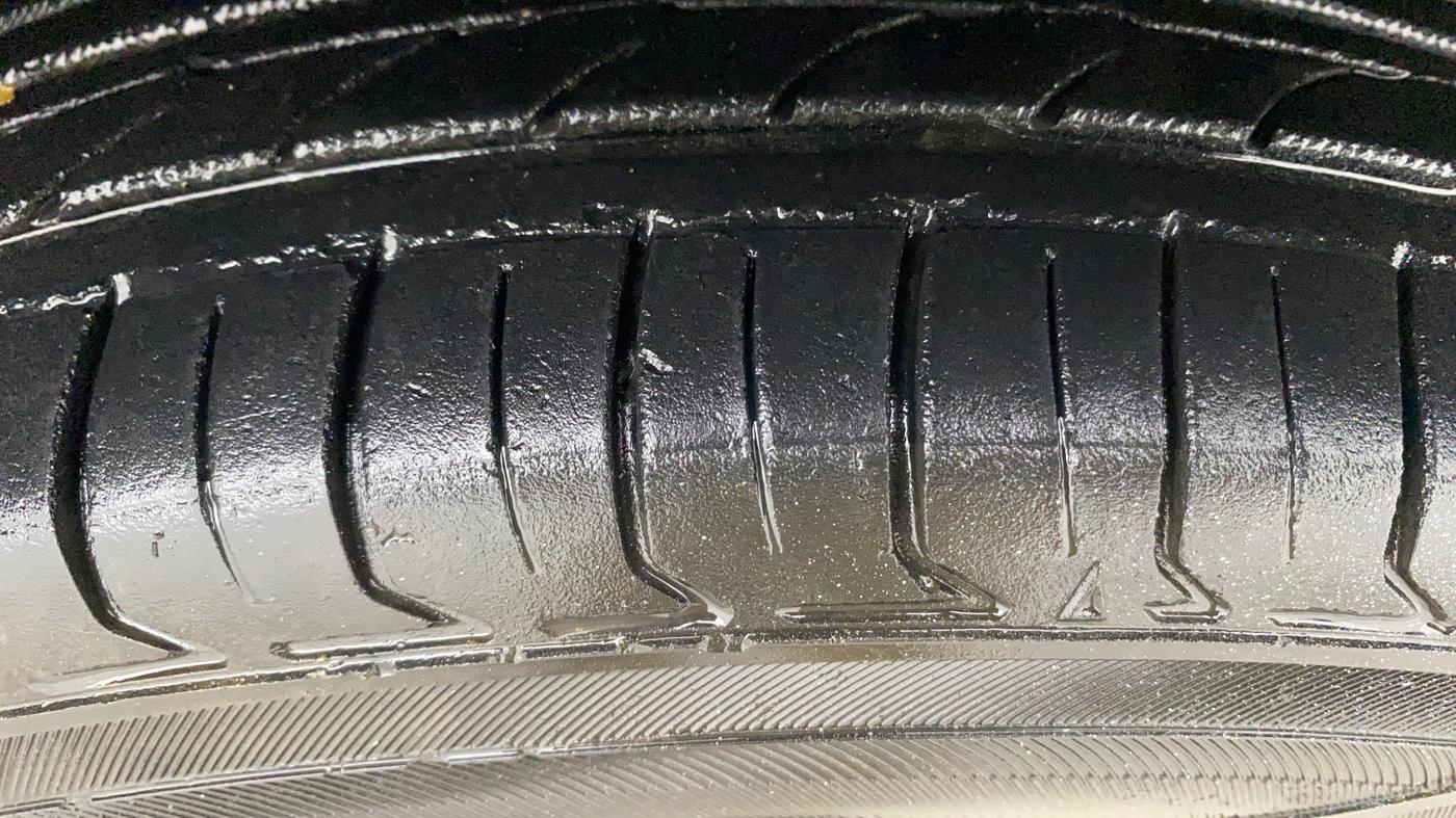 2015 Maruti Celerio VXI, Petrol, Manual, 99,412 km, Right Front Tyre Tread