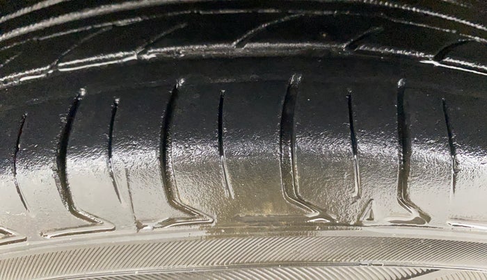 2015 Maruti Celerio VXI, Petrol, Manual, 99,412 km, Left Front Tyre Tread