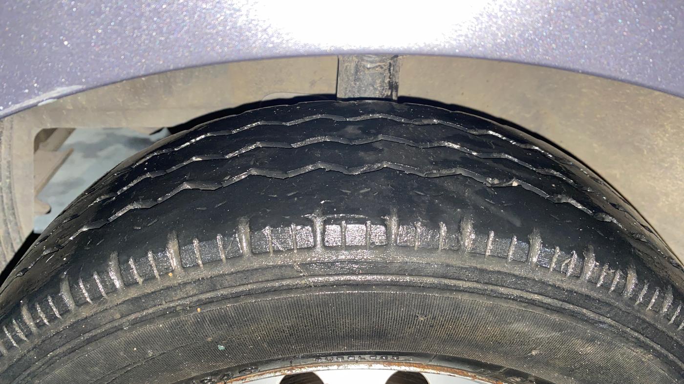 2015 Hyundai Eon ERA +, Petrol, Manual, 26,869 km, Left Front Tyre Tread