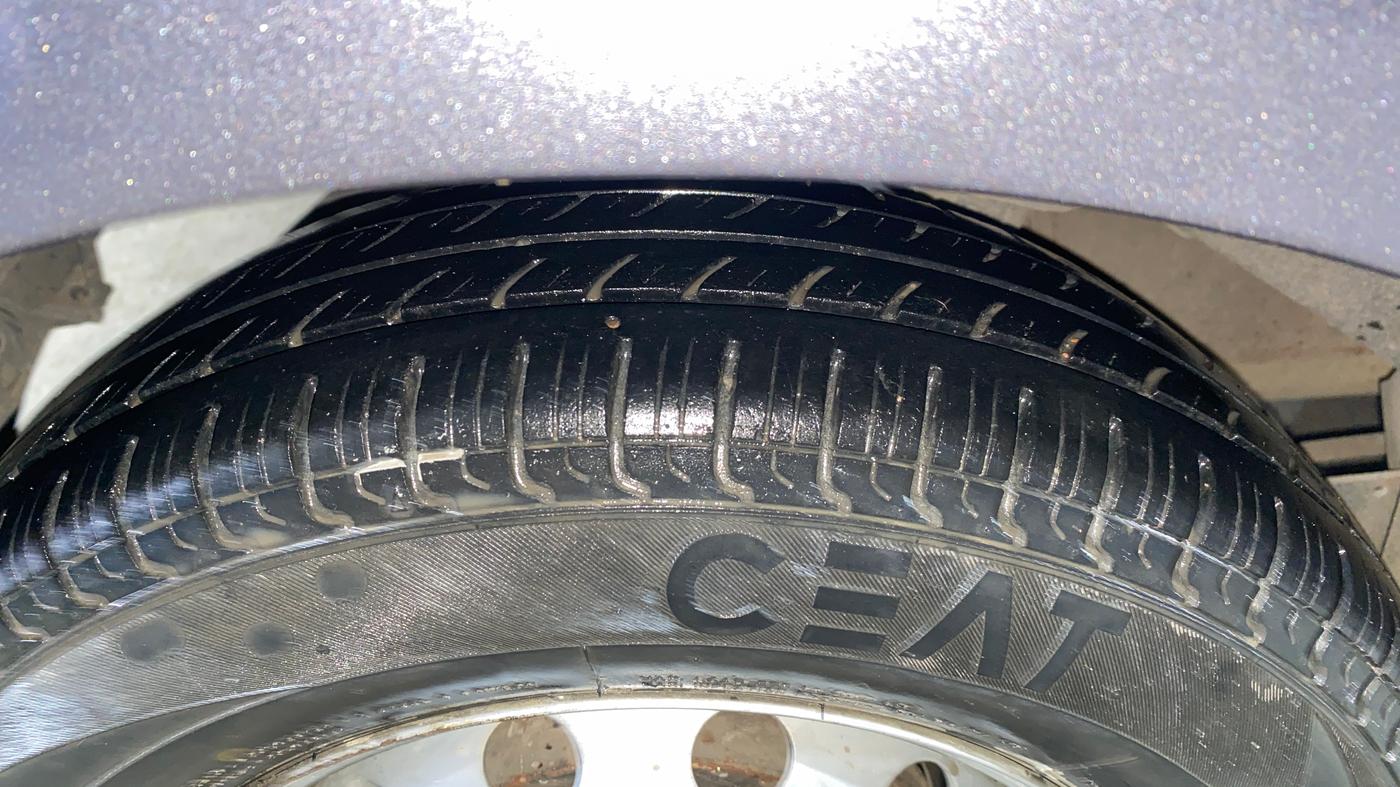 2015 Hyundai Eon ERA +, Petrol, Manual, 26,869 km, Right Rear Tyre Tread