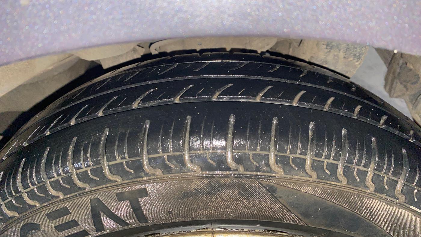 2015 Hyundai Eon ERA +, Petrol, Manual, 26,869 km, Left Rear Tyre Tread