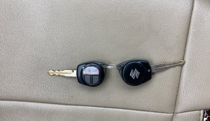 2016 Maruti Swift Dzire VDI, Diesel, Manual, 1,16,875 km, Key Close Up