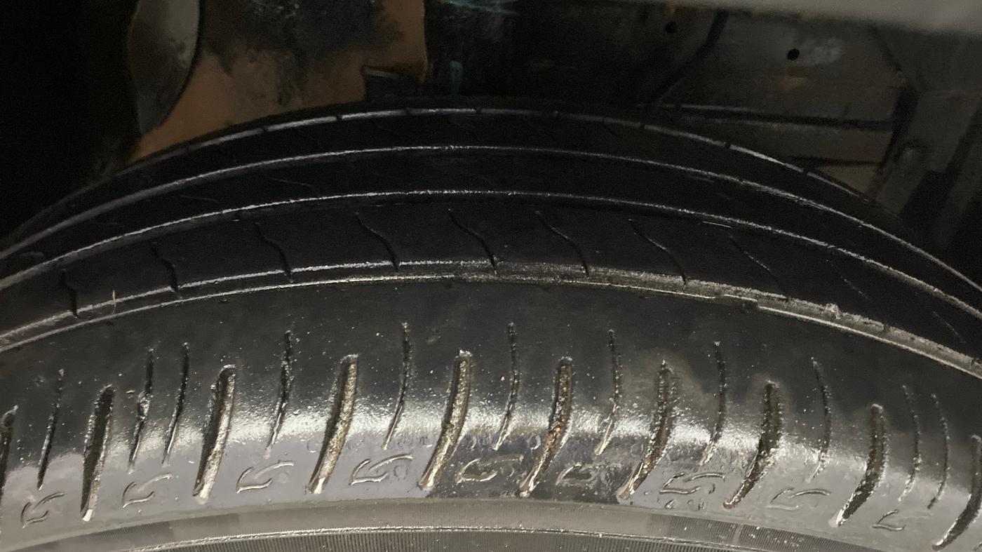 2016 Maruti Vitara Brezza VDI, Diesel, Manual, 1,01,560 km, Right Front Tyre Tread