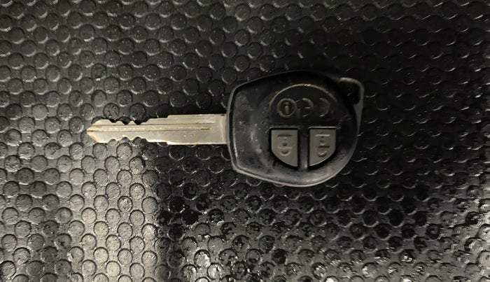 2016 Maruti Vitara Brezza VDI, Diesel, Manual, 1,01,543 km, Key Close Up