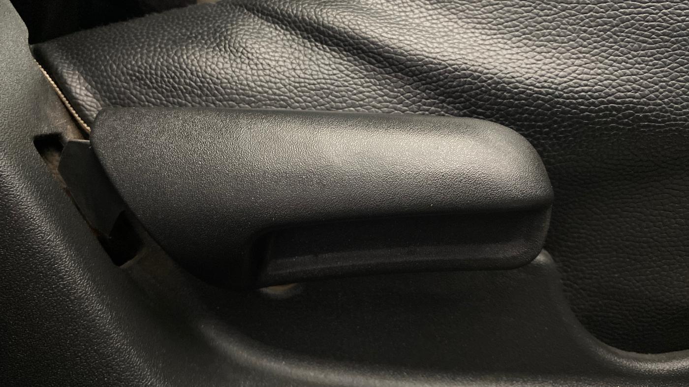 2016 Maruti Vitara Brezza VDI, Diesel, Manual, 1,01,560 km, Driver Side Adjustment Panel