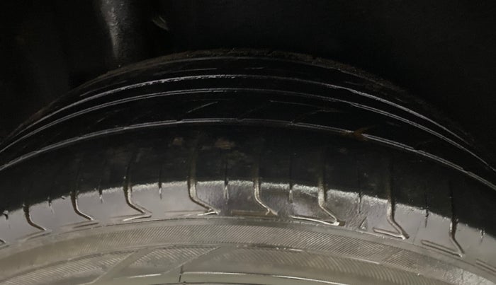 2016 Maruti Vitara Brezza VDI, Diesel, Manual, 1,01,543 km, Right Rear Tyre Tread