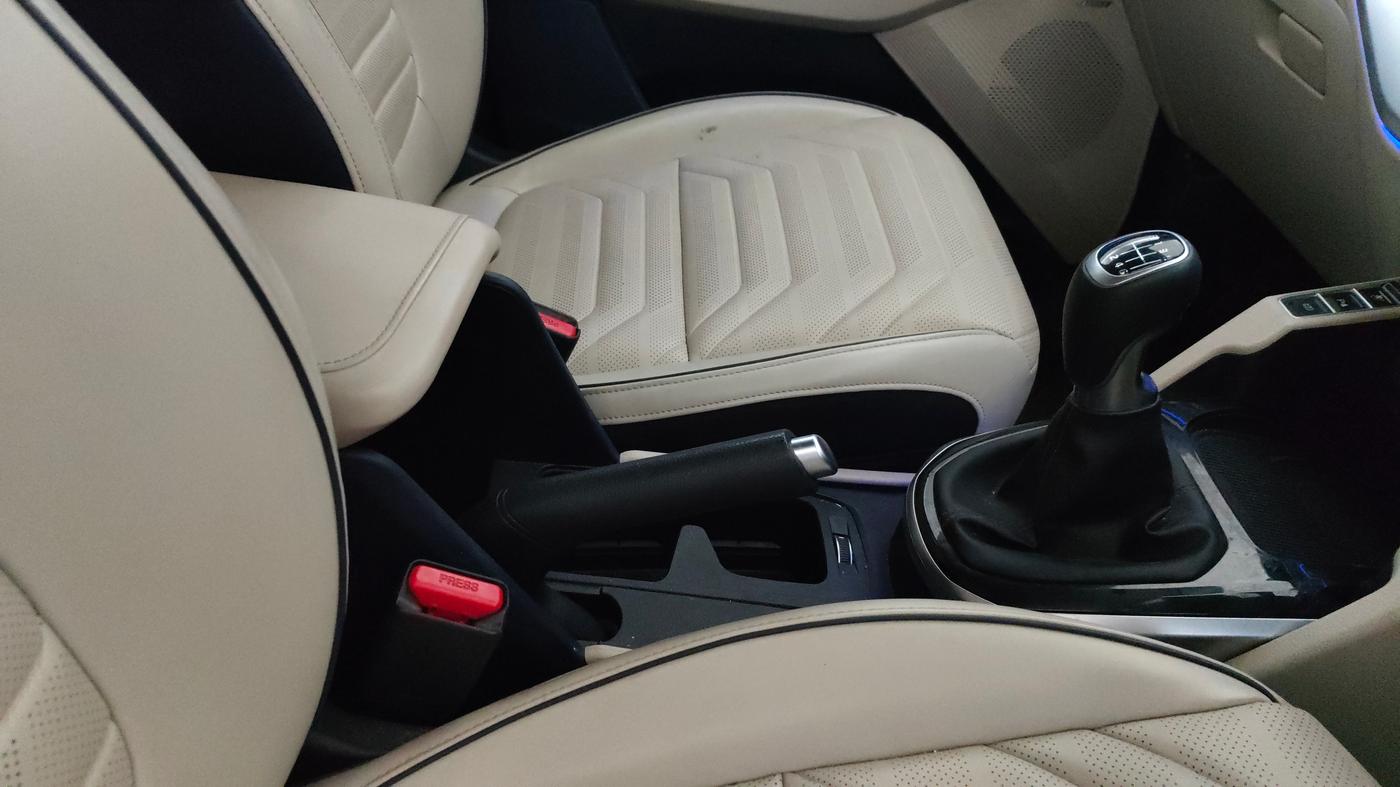 2022 KIA CARENS LUXURY PLUS 1.4 PETROL 7 STR, Petrol, Manual, 37,723 km, Gear Lever