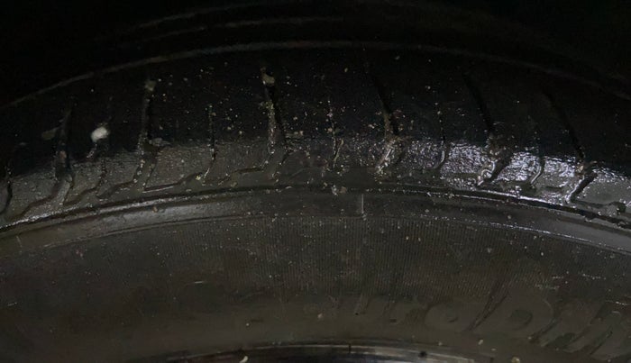 2017 Maruti IGNIS ALPHA 1.3 DUAL TONE, Diesel, Manual, 96,288 km, Right Front Tyre Tread