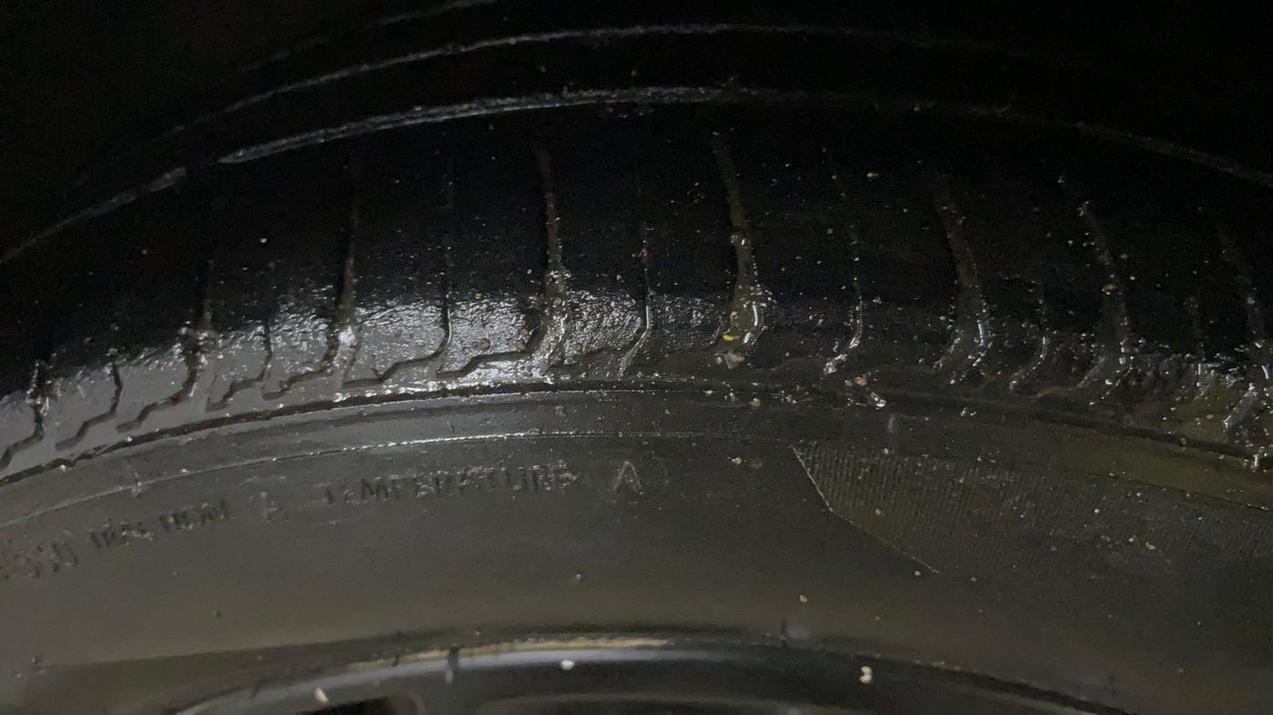 2017 Maruti IGNIS ALPHA 1.3 DUAL TONE, Diesel, Manual, 96,288 km, Left Front Tyre Tread