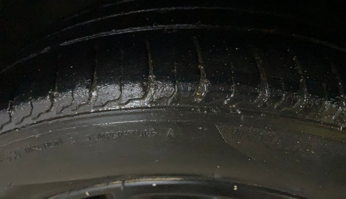 2017 Maruti IGNIS ALPHA 1.3 DUAL TONE, Diesel, Manual, 96,288 km, Left Front Tyre Tread