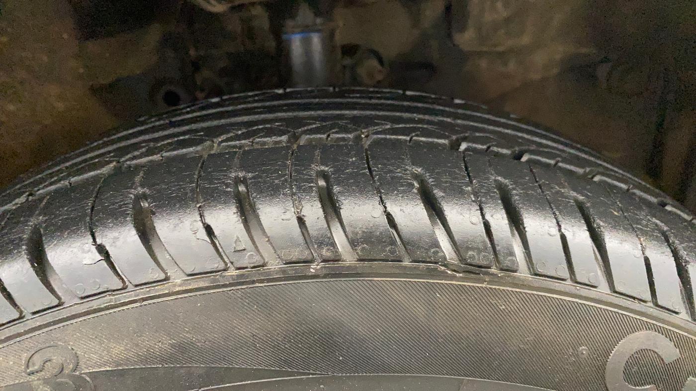 2014 Honda Brio S MT, Petrol, Manual, 57,201 km, Right Front Tyre Tread