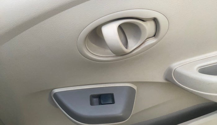 2014 Datsun Go T, Petrol, Manual, 47,056 km, Driver Side Door Panels Control