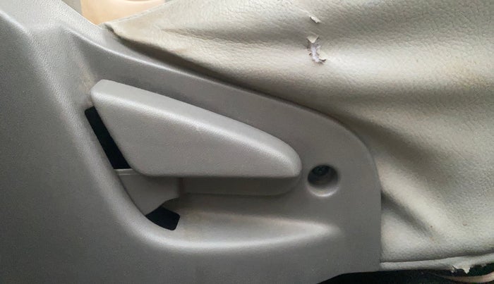 2014 Datsun Go T, Petrol, Manual, 47,056 km, Driver Side Adjustment Panel